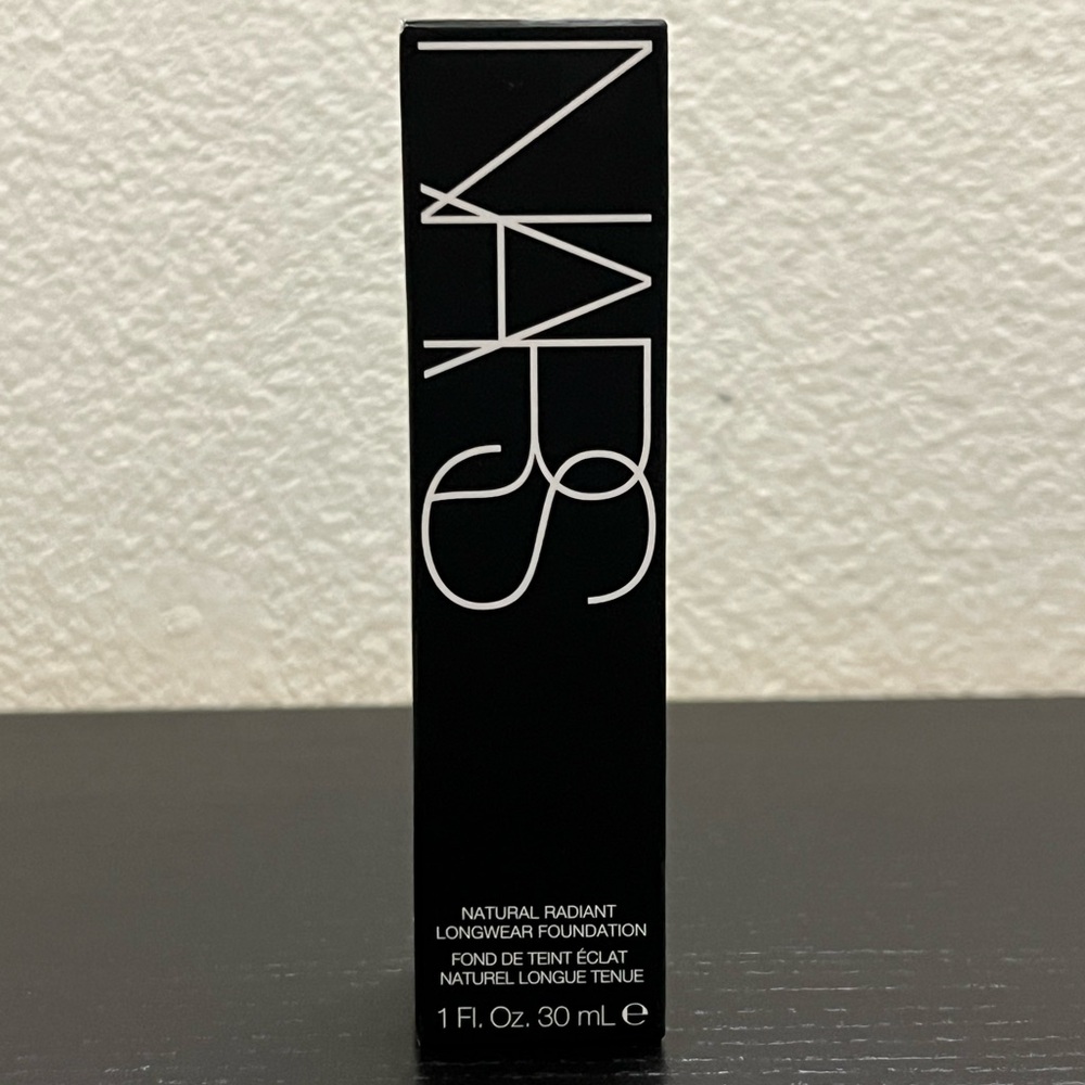 NARS- Natural Radiant Longwear Foundation Fiji Light 5